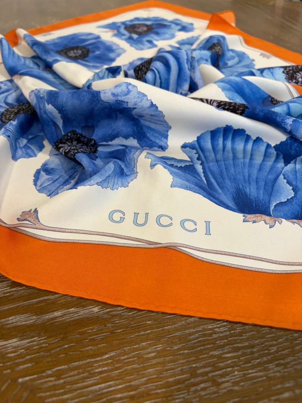 Gucci Silk Scarf 90 Carré Floral Orange Cream Hand Rolled - Picture 6 of 9